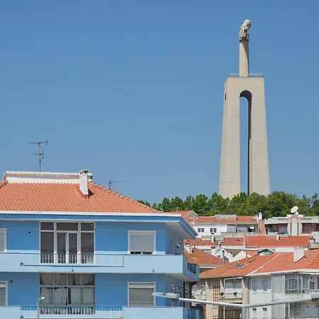 Calm & Relaxing W/ Terrace In * Almada