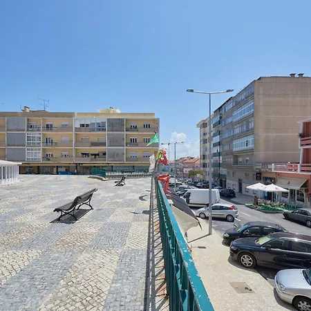 Calm & Relaxing W/ Terrace In Almada