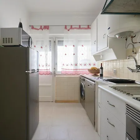 Calm & Relaxing W/ Terrace In * Almada