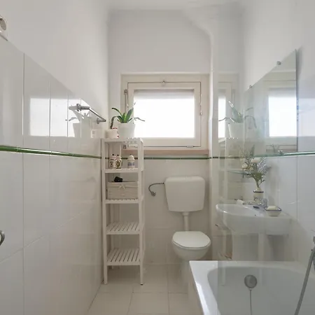 Calm & Relaxing W/ Terrace In Apartmán *