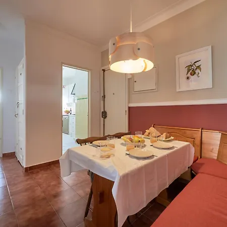 Calm & Relaxing W/ Terrace In Almada