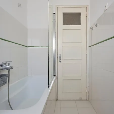 Calm & Relaxing W/ Terrace In Apartmán