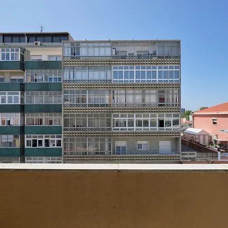 Calm & Relaxing W/ Terrace In * Almada