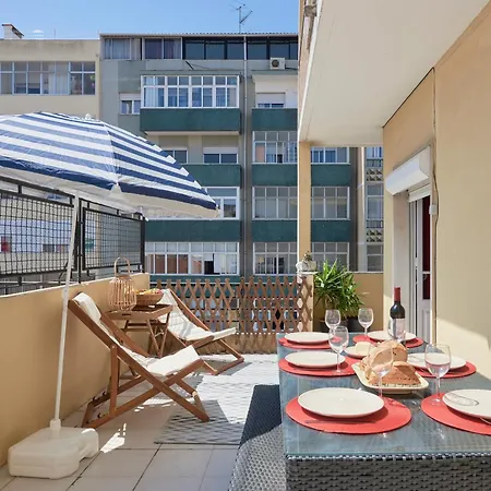 Apartmán Calm & Relaxing W/ Terrace In Almada