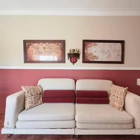 Calm & Relaxing W/ Terrace In Almada