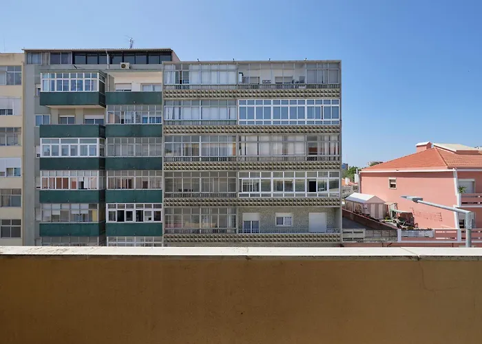 Calm & Relaxing W/ Terrace In * Almada
