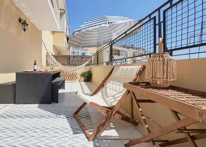 Calm & Relaxing W/ Terrace In Almada