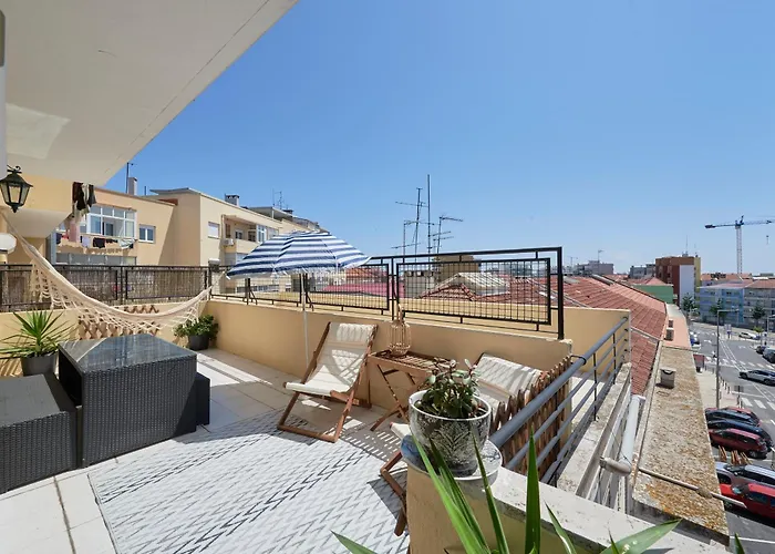 Calm & Relaxing W/ Terrace In * Almada