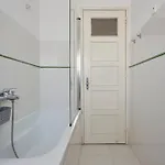 Calm & Relaxing W/ Terrace In Appartement