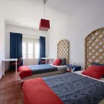 Calm & Relaxing W/ Terrace In Appartement Almada