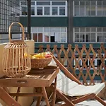 Calm & Relaxing W/ Terrace In Appartement Almada