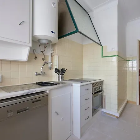 Apartment Calm & Relaxing W/ Terrace In Almada