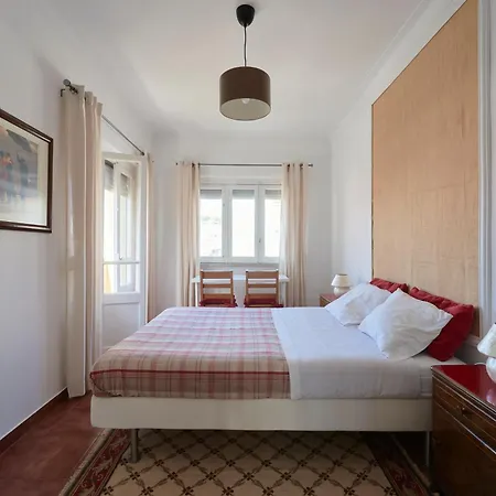Calm & Relaxing W/ Terrace In Apartment Almada
