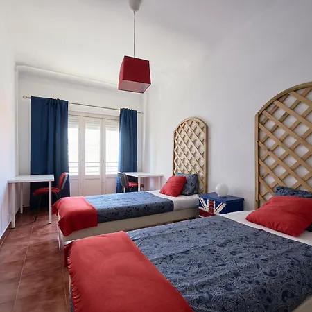 Calm & Relaxing W/ Terrace In Apartment Almada