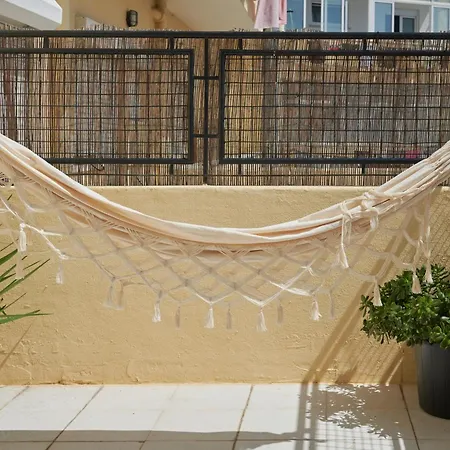 Calm & Relaxing W/ Terrace In ألمادا